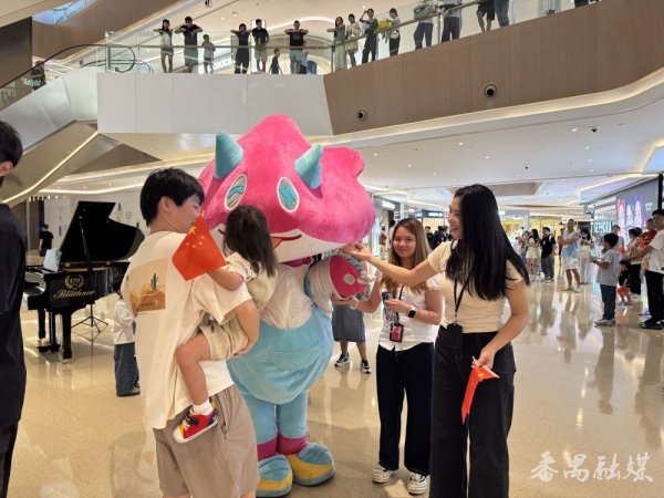 贝贝查 快闪迎国庆！番禺天河城点燃国庆氛围