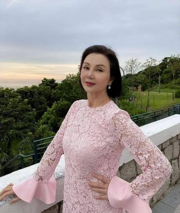 中联亿配 谢玲玲：24岁嫁豪门，连生5个孩子，离婚得4亿赡养费，如今怎样？